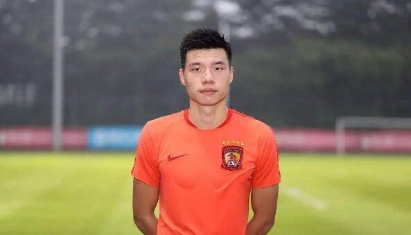 恒大中卫位置即将迎来新面孔，曾留洋法国联赛，能力深受认可_梅方