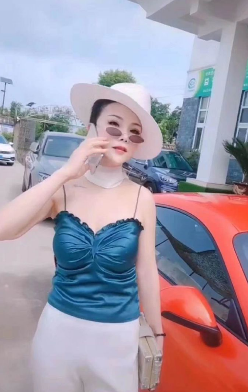 重庆“网红女司机”事件,有人专门为她发了一条紧急通知 重庆“网红女司机”事件,有人专门为她发了一条紧急通知