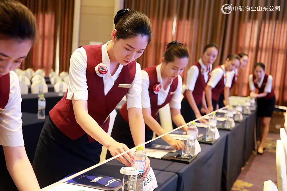 头条| 优质的服务源自完美的员工_会议