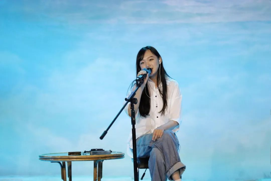 唱作才女刘润洁唯美现身"极地音乐节 温柔声音引共鸣