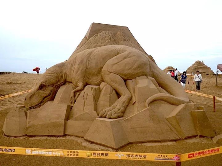 原创这才是真沙雕日本艺术家用沙子堆出精彩雕塑