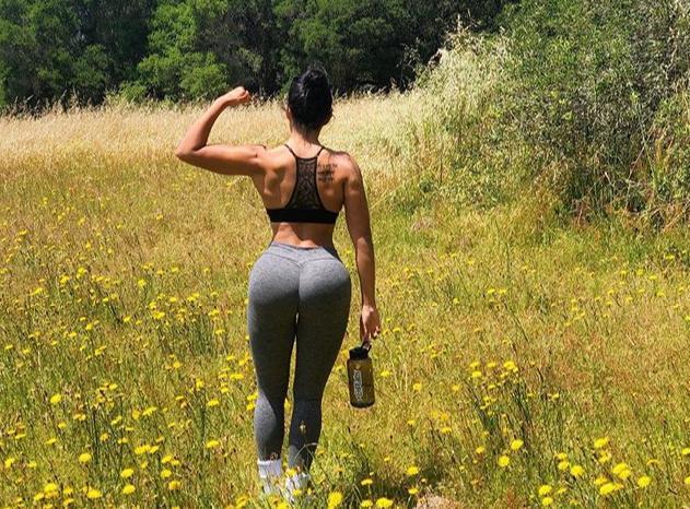 从不跳过练腿日,印度姑娘坚持健身8年,网友:最