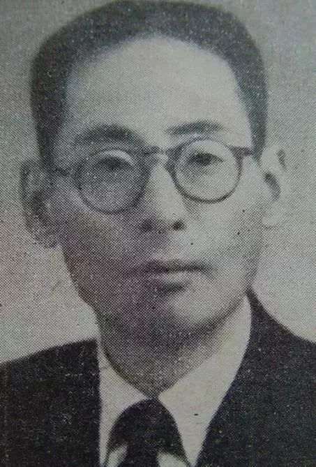 1945年秋,徐诵明校长聘请胡元义教授为法学院筹备主任.