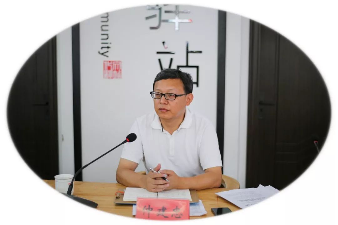 当天上午,仲建忠一行先后深入我县鳌江镇乡镇综合文化