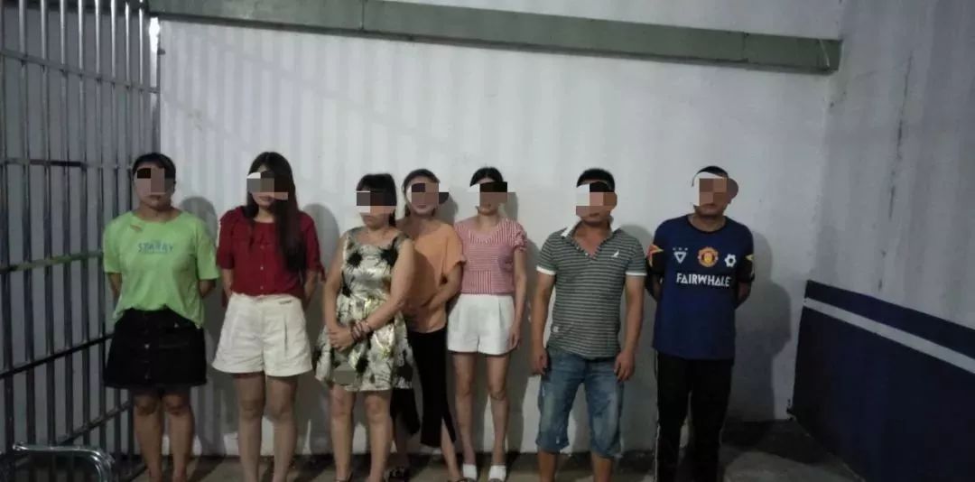 警方打掉一卖淫窝点,当场抓获5名失足妇女!