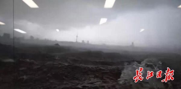 险!桨板玩家遇暴风雨跌入长江遇险,与风浪搏击2小时后自救成功 星际娱乐官方