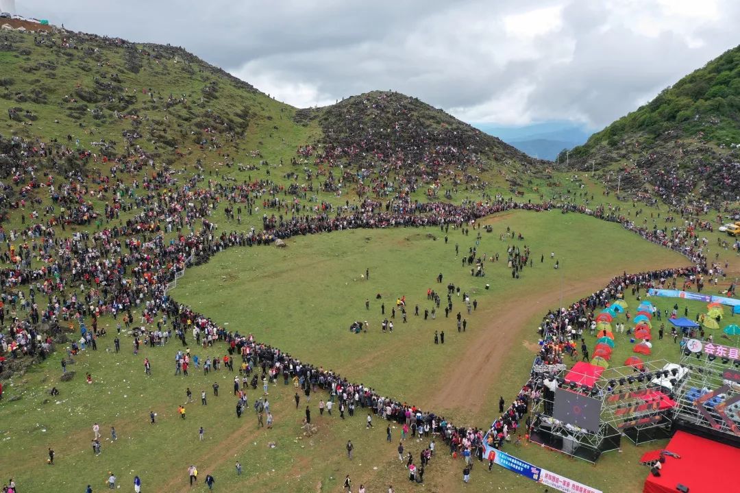 7月22日至28日,会东县2019年彝族传统火把节暨鲁南山风电音乐节激情