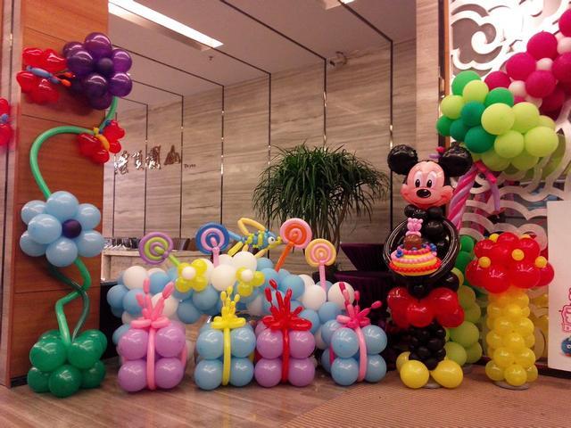 生日派对怎么布置只用气球和彩带 416465edc38149a8ac00a88e5e89c2da.jpeg