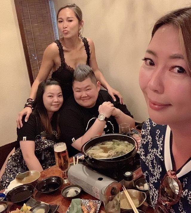 洗米华回归家庭后,洗米嫂越发性感艳丽,频频晒照超开心