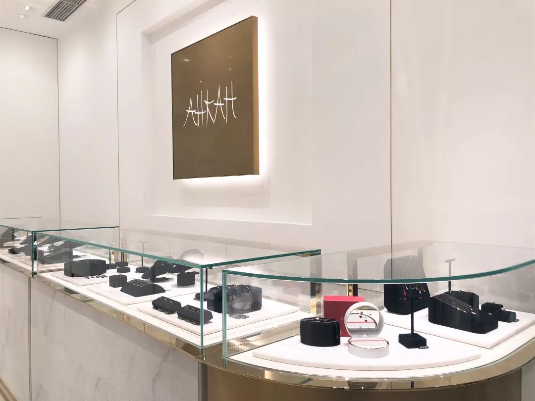 ahkah新店优雅登陆三里屯太古里