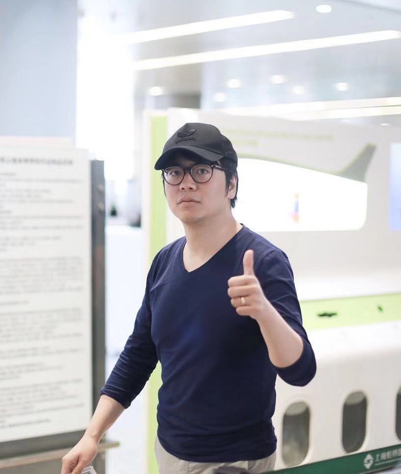 郎朗携娇妻现身机场,吉娜身材火辣大钻戒超抢镜 利发国际玛雅
