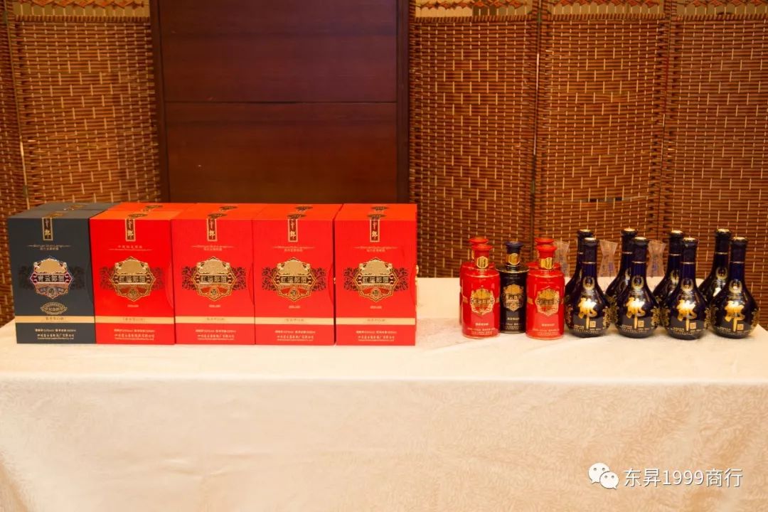 "观","闻","尝","评" 为"品鉴四部曲".