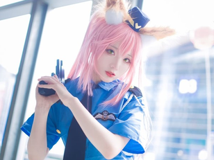 玉藻前警服cos:准备好被小玉我逮捕了吗?