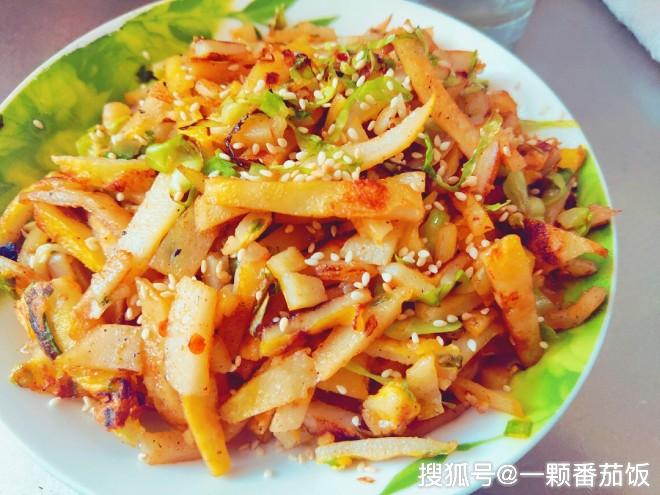 河南特色美食"炒饼子",做法超简单,又香又脆,好吃还不