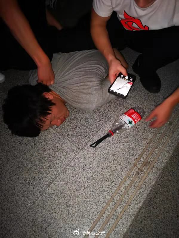 女子深夜背后遭袭倒地不起 嫌疑人落网 百乐宫线上娱乐下载
