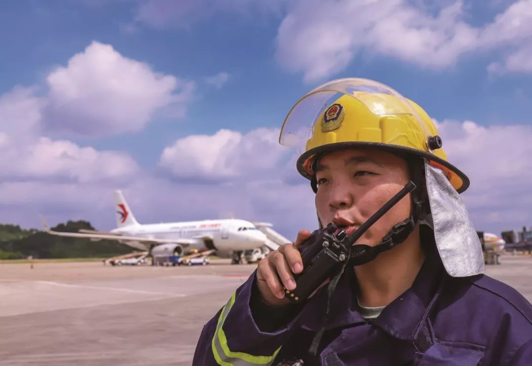 最硬核色彩遵义新舟机场红绿黄