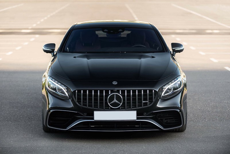 全黑化的造型 梅赛德斯amg s 63 coupe海外实车