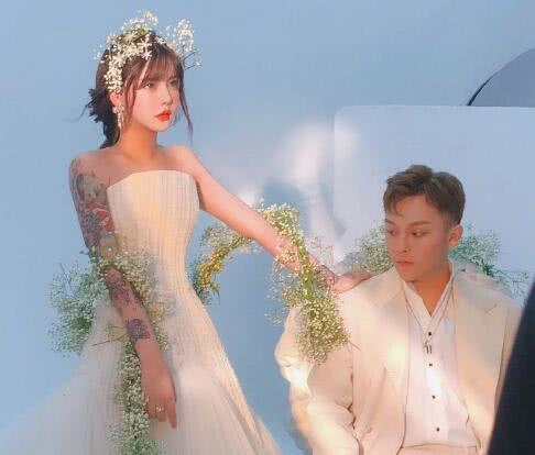 网红韩安冉公布宝宝满月照,自称女儿一定是大户人家的孩子 作者: 来源:金牌娱乐 网红韩安冉公布宝宝满月照,自称女儿一定是大户人家的孩子 作者: 来源:金牌娱乐