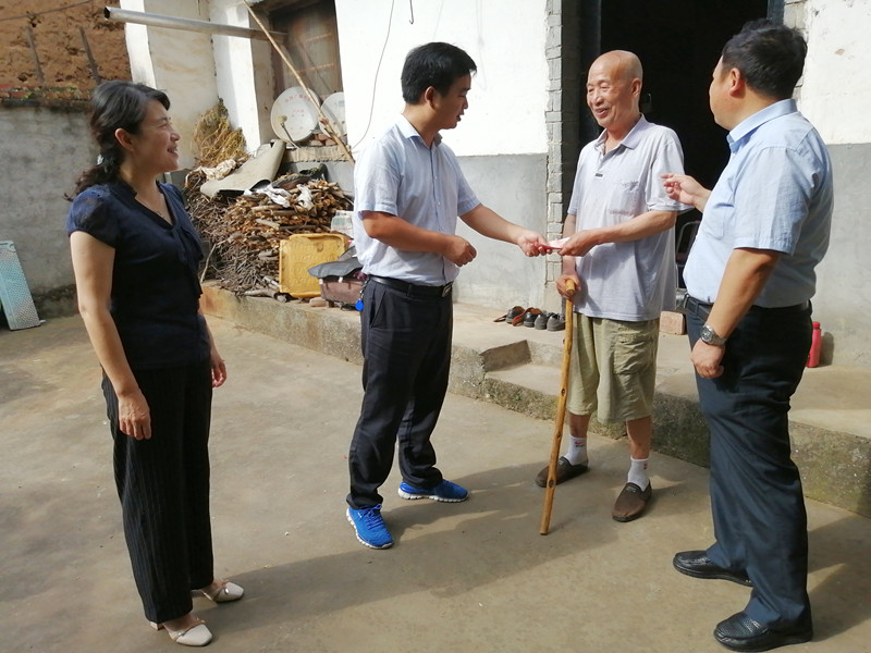方德军走访慰问退役军人-搜狐大视野-搜狐新闻