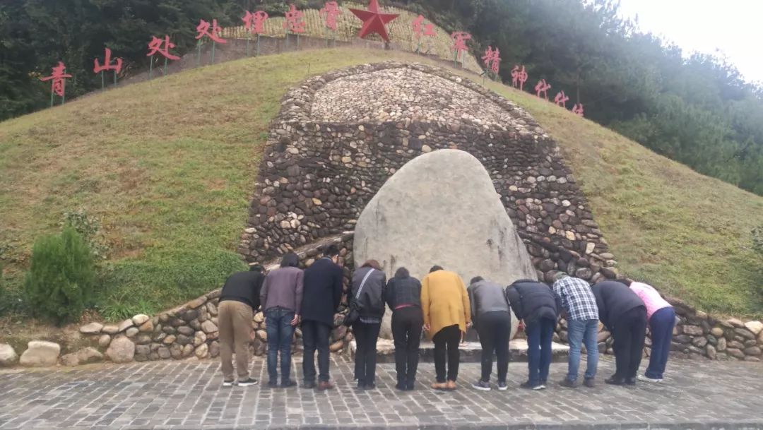 松毛岭无名烈士墓(图 张永辉△望云草室(图 张永辉)武平