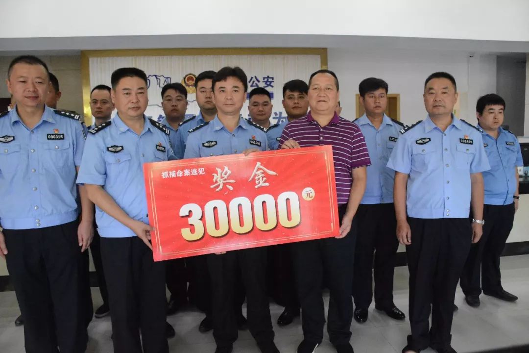 永定区人民政府副区长,永定公安分局局长谷佶晖等参加慰问.