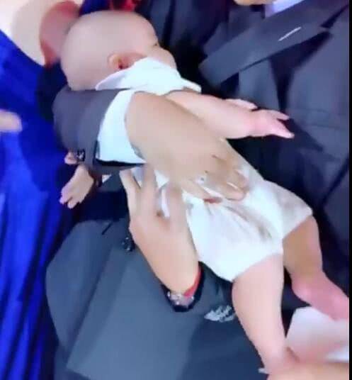 网红韩安冉公布宝宝满月照,自称女儿一定是大户人家的孩子 作者: 来源:金牌娱乐 网红韩安冉公布宝宝满月照,自称女儿一定是大户人家的孩子 作者: 来源:金牌娱乐