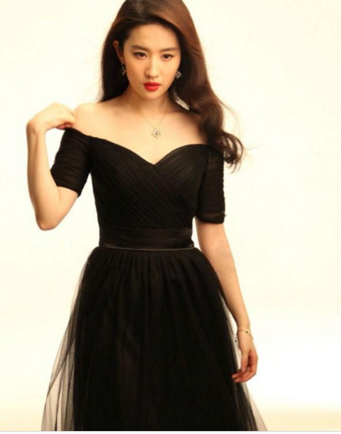 女星穿礼服:杨幂刘诗诗刘亦菲杨颖,哪个好看?