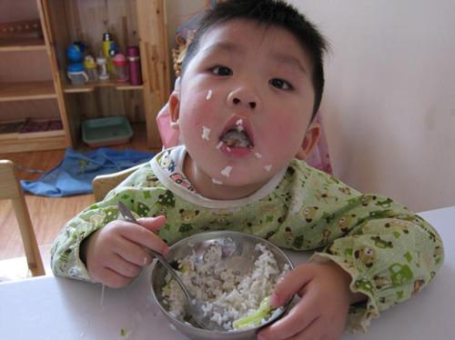                     5岁男孩肠胃坏死，长不高，2样东西少给孩子吃，孩子还健康