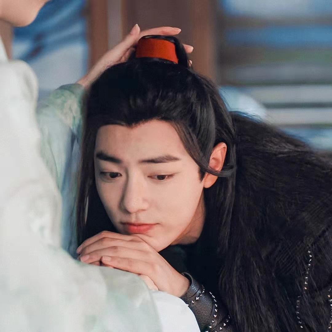 肖战是x玖少年团成员,本身迷妹不少,也演过不少网剧.