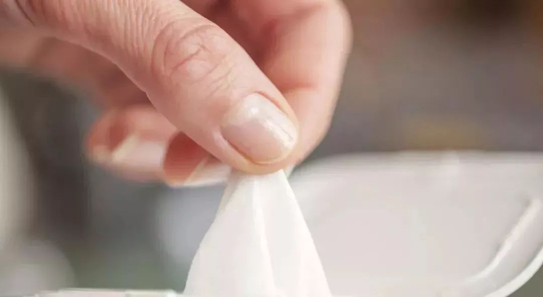                     湿巾不要瞎买，细菌超标用不得！宝宝用的怎么选