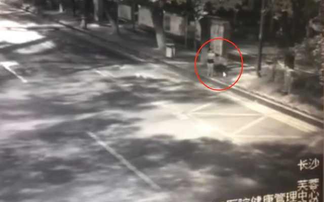 长沙女子深夜被陌生男子袭击臀部后晕倒,警方立案调查 通博bt娱乐官网