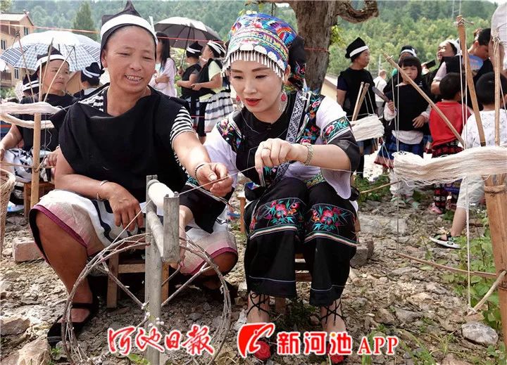 南丹白裤瑶同胞喜迎瑶年节住进了别墅庆丰收