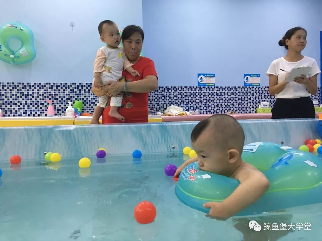                    夏季消暑游乐，首选鲸鱼堡！