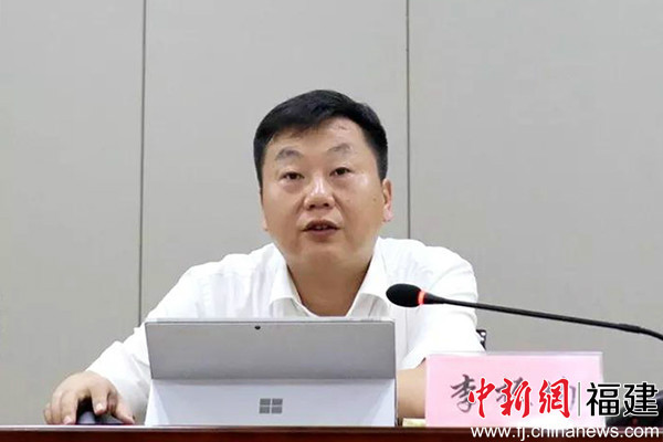 福船集团党委委员副总经理李振均到厦船重工上专题党课