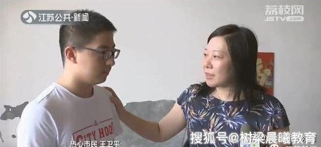 父亲患癌，为儿子高考隐瞒1年，儿子考上清华，儿子称