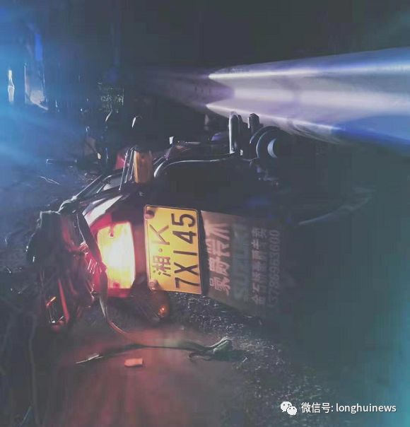 8月1日晚上9点左右,在隆回金六公路金石桥洞下村附近路段发生一起车祸