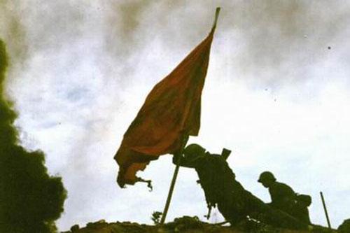 越兵叫嚣: 中国佬大草包, 他怒将红旗插上老山峰顶死也保持着冲锋 永利娱乐手机版