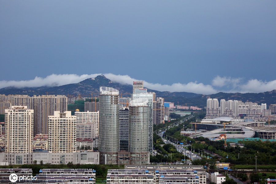 卧龙山位于日照新市区以北12公里,走向北偏东25度,海拔411米,东临大海