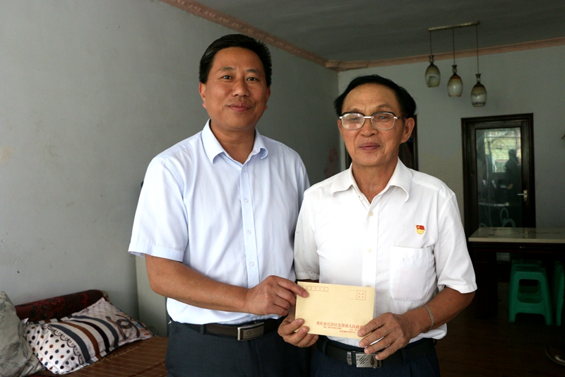 江津区先锋:庆“八一”先锋镇开展走访慰问退伍老兵活动 优德w88官网手机版下载