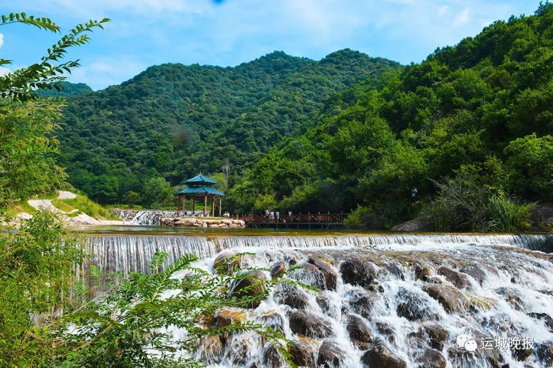 绛北大峡谷位于绛县磨里镇小北山,具有"雄,险,幽,奇,秀"的特点.