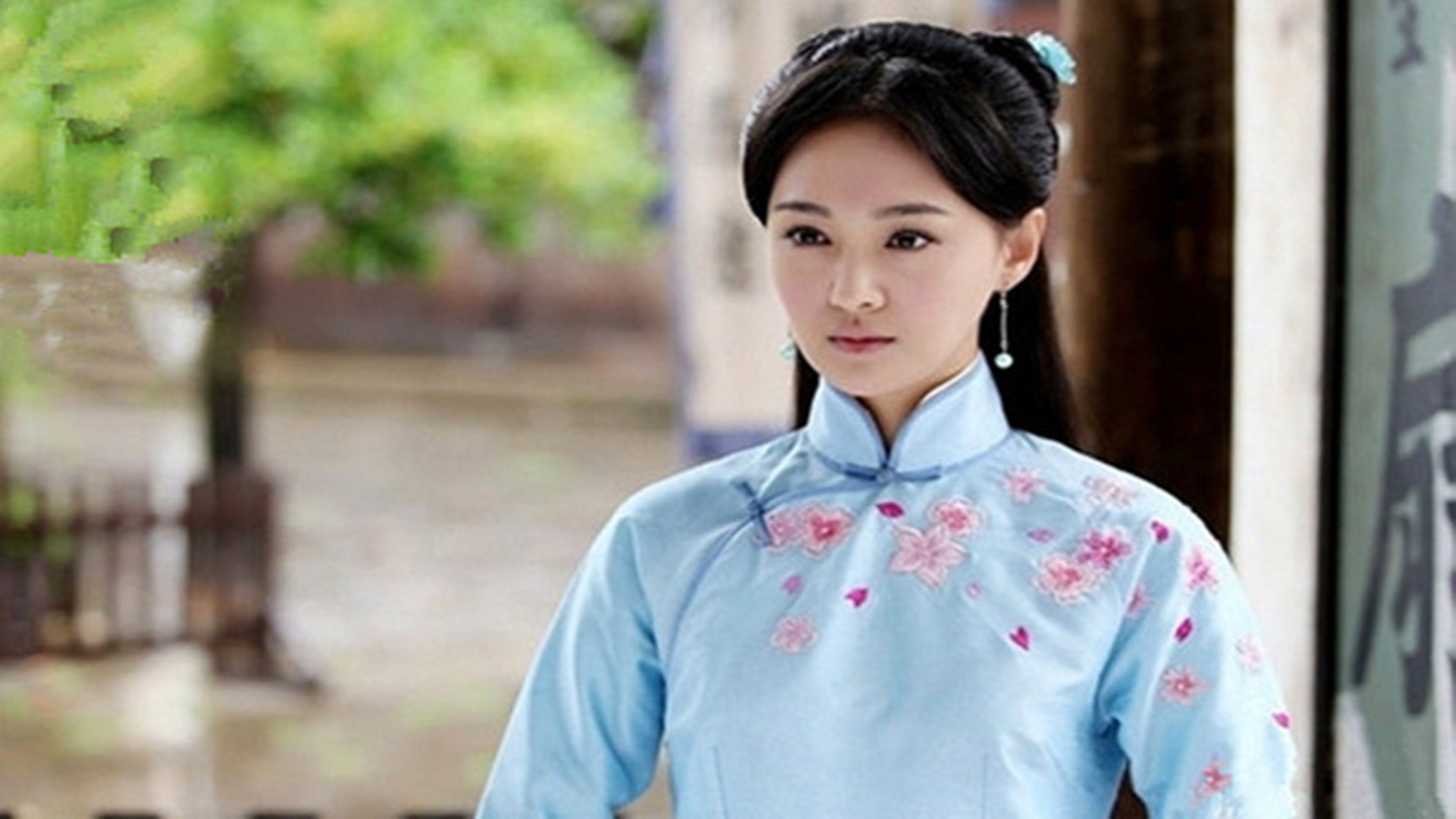 中国穿旗袍最好看的女人 怎么就落到了雷佳音手里？_凤凰时尚