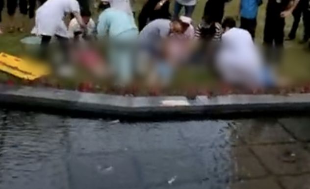                     可怕！6岁女童被喷泉冲上几米高，瞬间掉落后全身多处重伤！东莞家长千万注意！