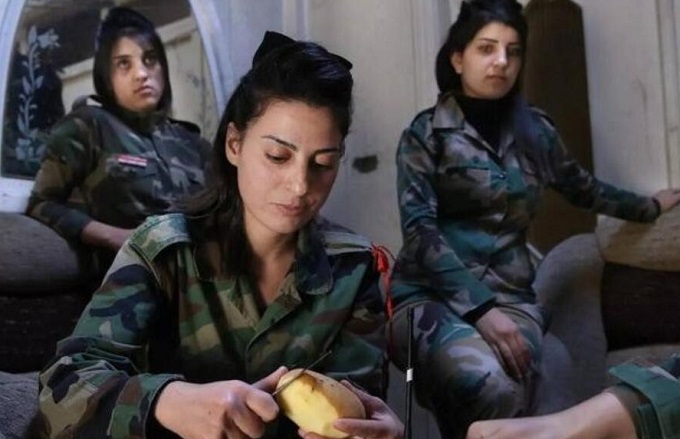 图为叙利亚女兵