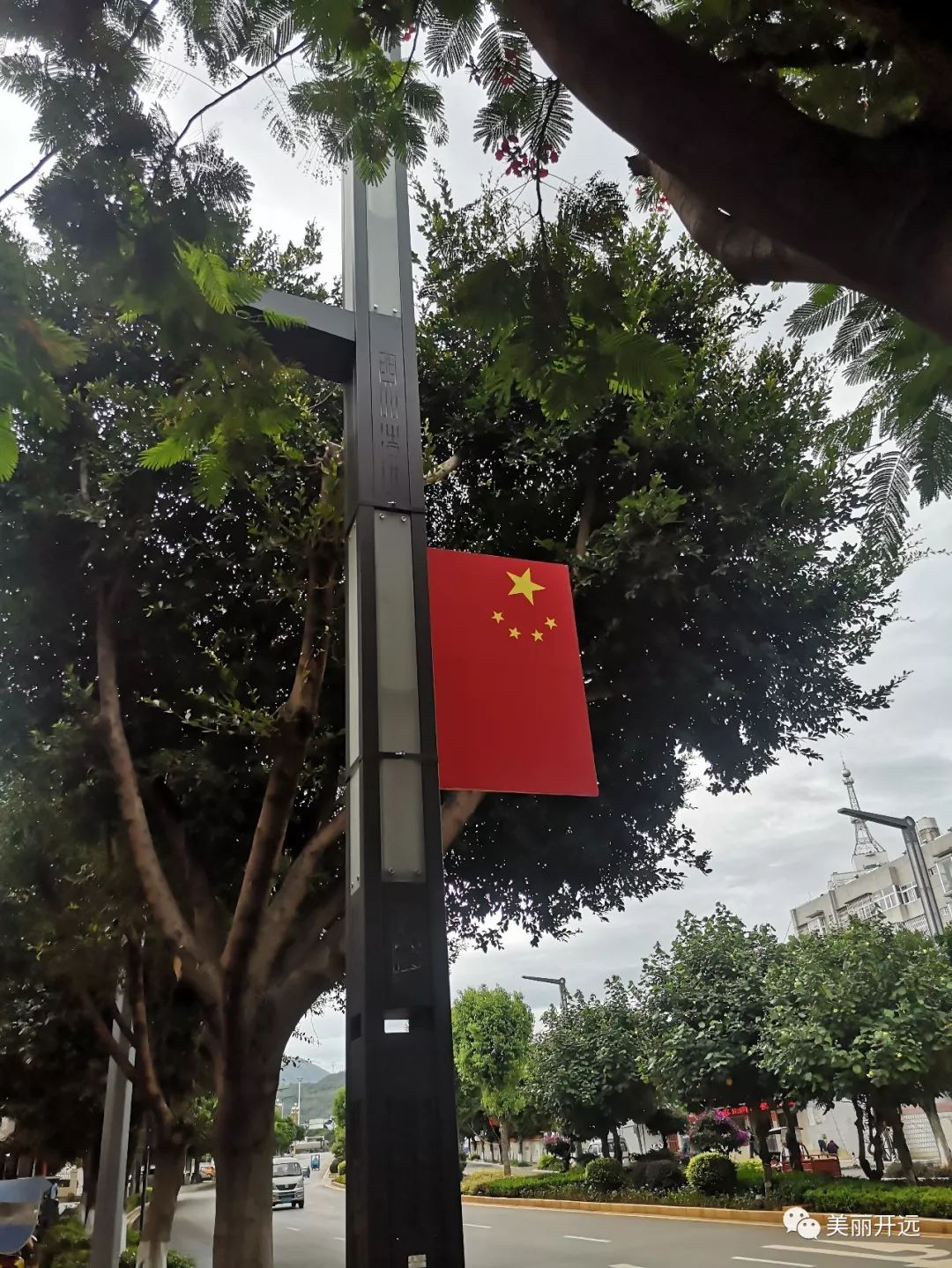 开远处处洋溢着的"中国红"~_五星红旗