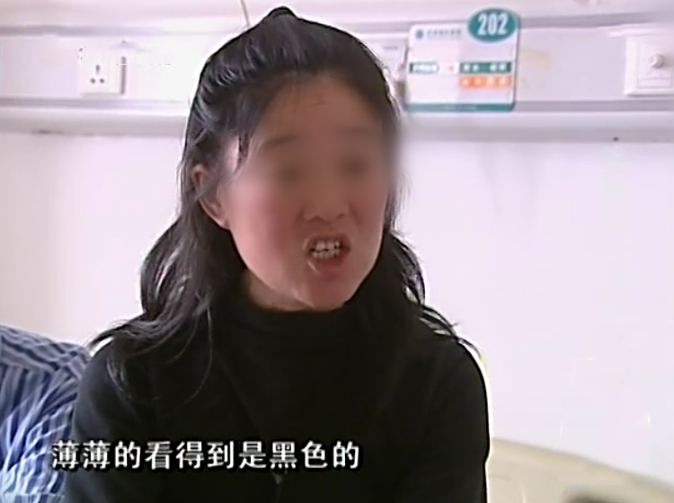                     男子心脏外露24年，肉眼可见血管和动脉，为遮挡夏天穿两件衣服