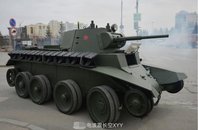 报告车长!敌人坦克的履带被我们打断了 但它却跑得更快了 十博10bet官网
