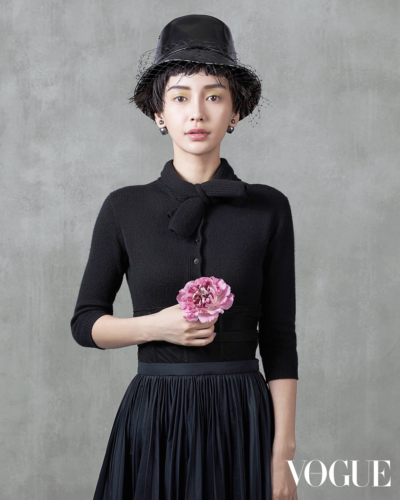 angelababay新封面大片变朋克少女时尚风格尝试彰显个性