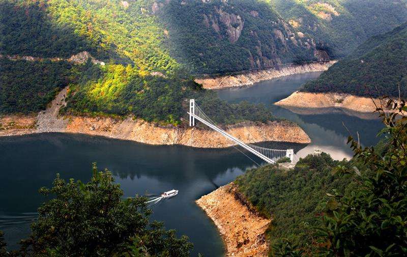 2001年,水库两台机组并网发电;2003年,白溪水库顺利竣工;2006年7月
