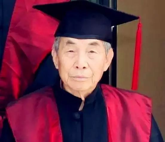 98岁硕士毕业,105岁考博士,这个中国男人实现