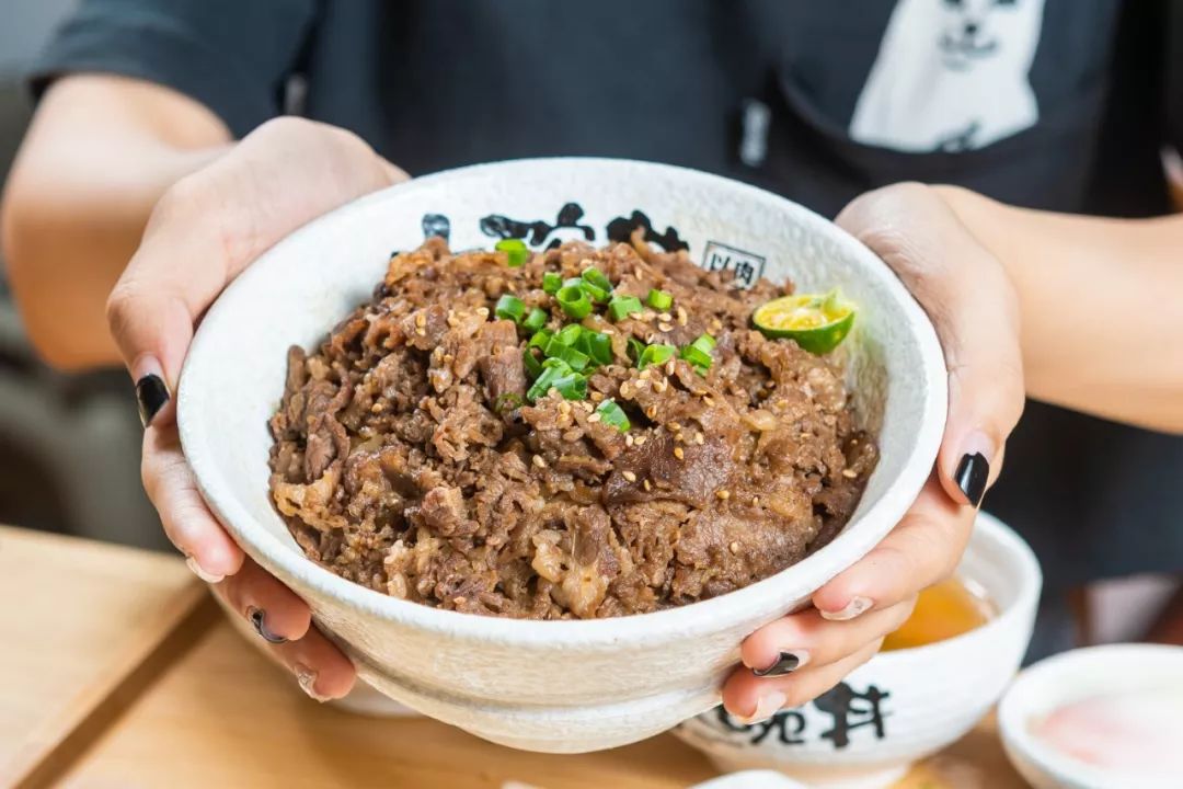 这家神级丼饭也太太太好吃了吧?人气no.1の大碗丼居然